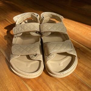 Ducie London Elegant Beige Quilted Sandals